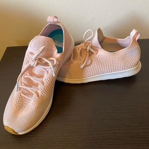 Native athletics shoe women size 8 blush pink